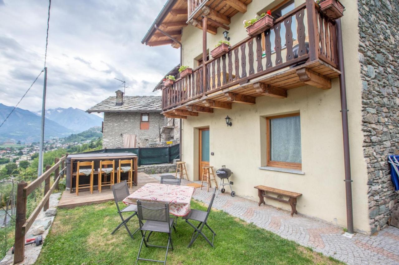 Casa Alpina - Sarre Appartement Aosta Buitenkant foto