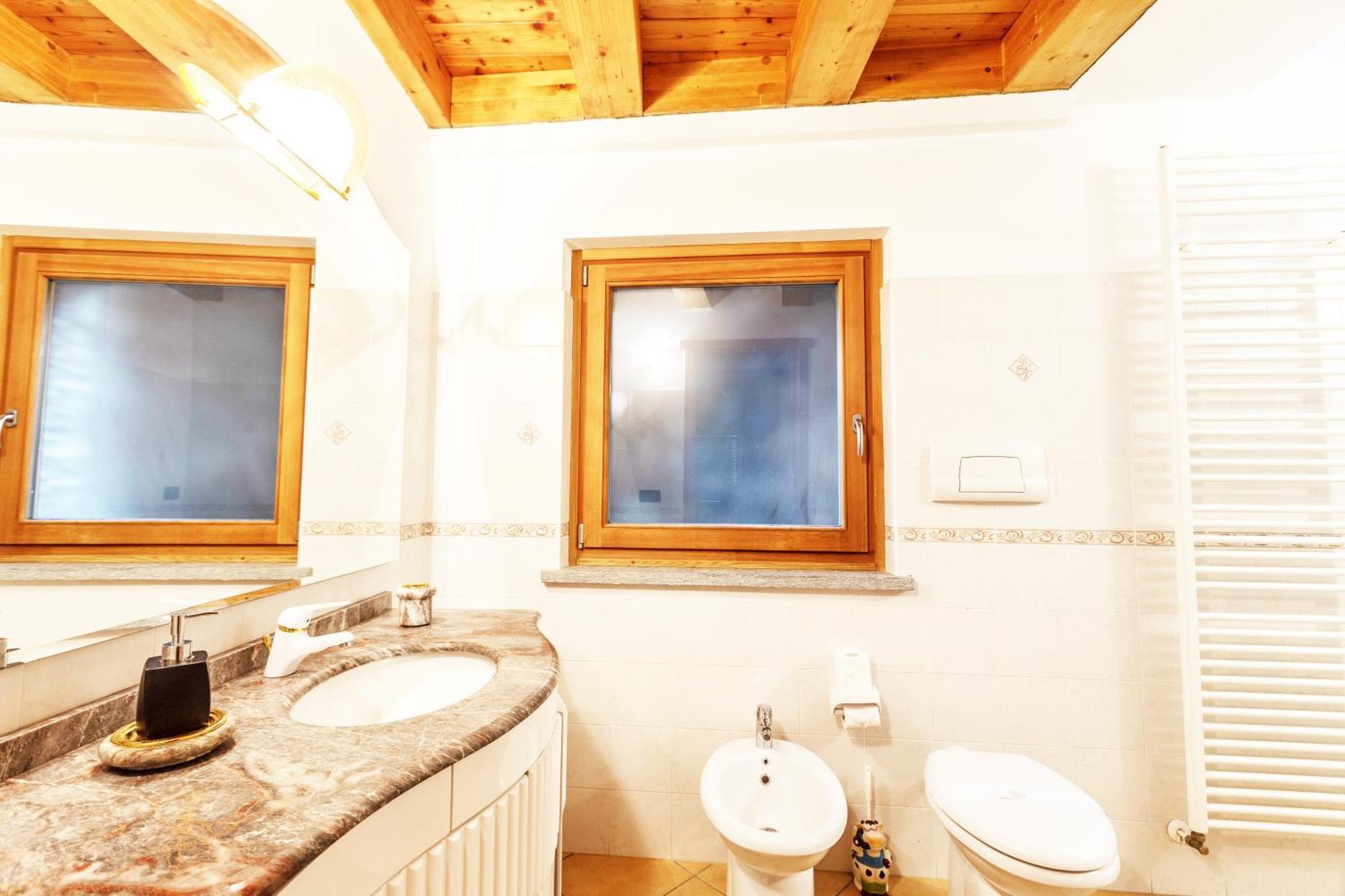 Casa Alpina - Sarre Appartement Aosta Kamer foto