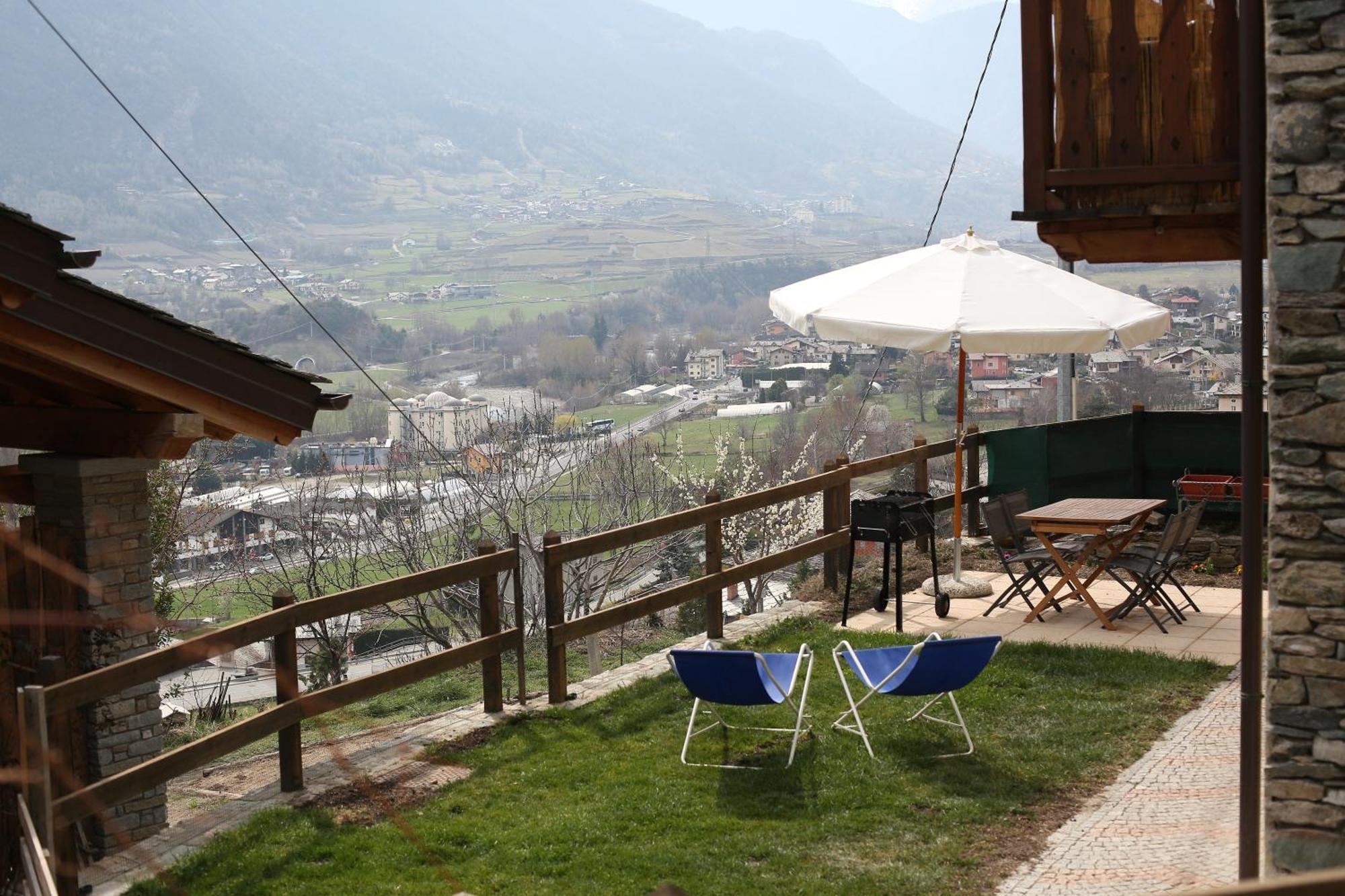 Casa Alpina - Sarre Appartement Aosta Kamer foto