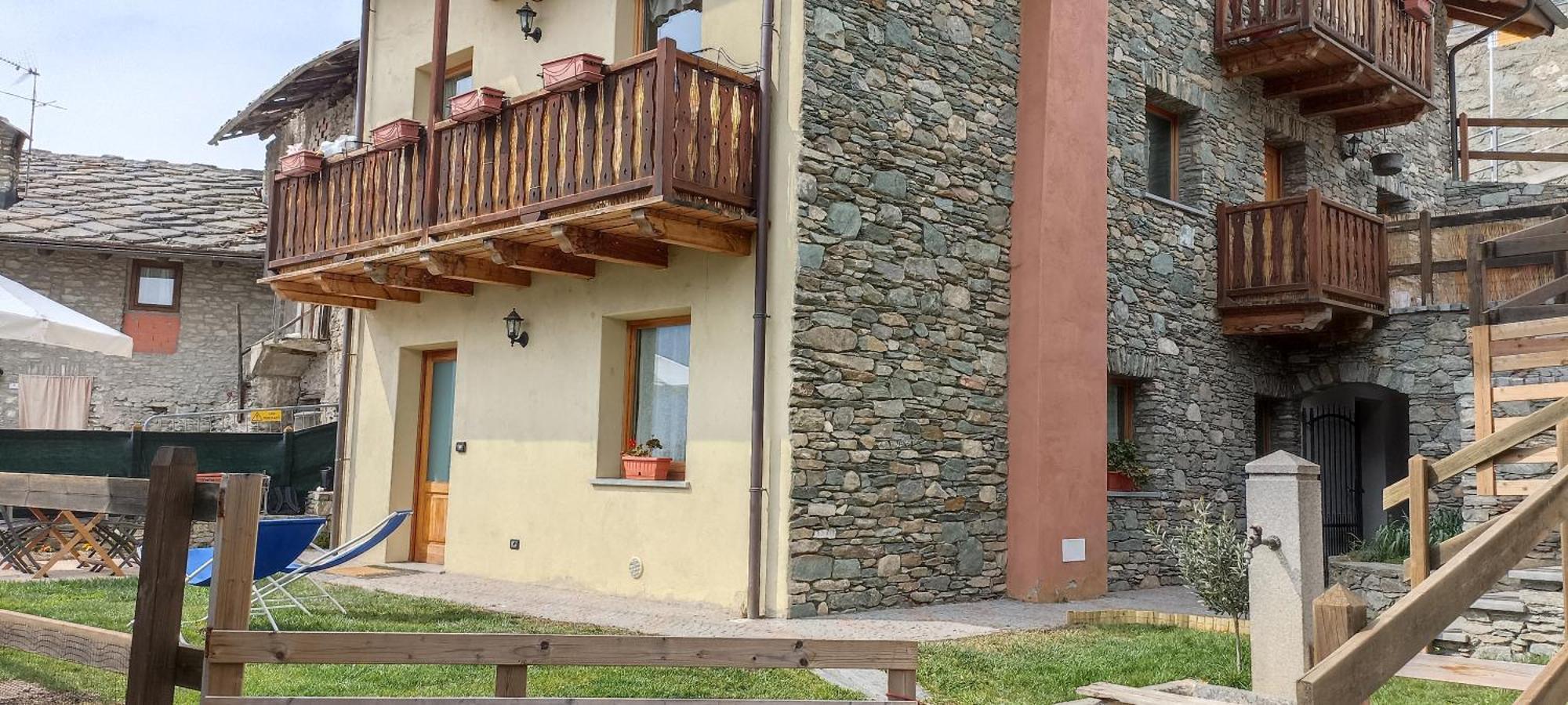 Casa Alpina - Sarre Appartement Aosta Kamer foto