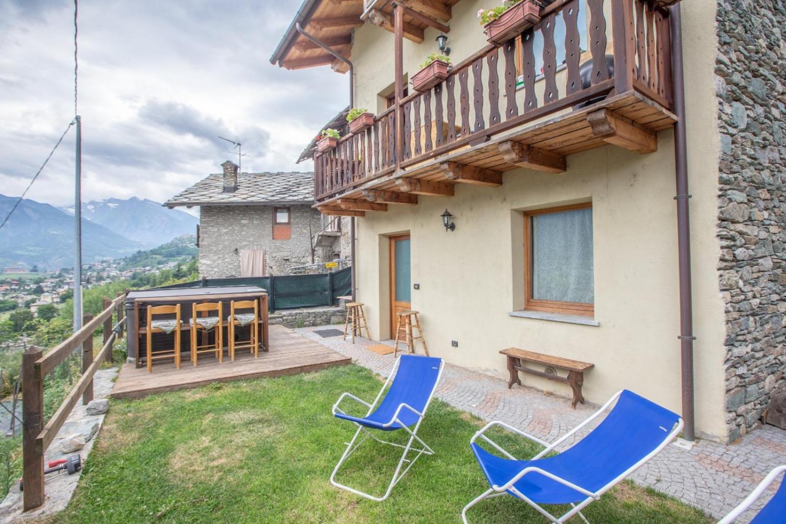 Casa Alpina - Sarre Appartement Aosta Kamer foto